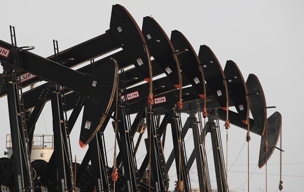 Нефть подешевела на 3% за полдня