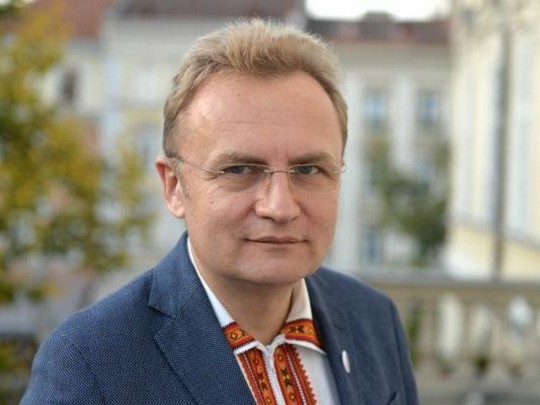Нельзя просто наблюдать, как Медведчук скупает каналы, — Садовый