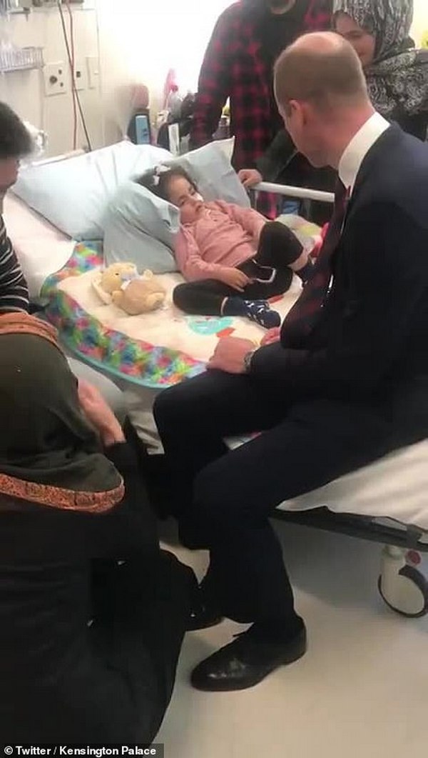 Неожиданно: Кейт Миддлтон и принц Гарри вдвоем посетили церковную службу (фото, видео)