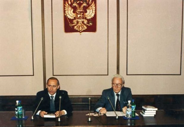 От чекиста до диктатора – один шаг: как Юрий Андропов купил Советский Союз 60 копеек