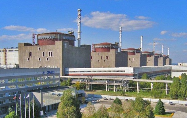 Падение электроопор отключило украинские АЭС