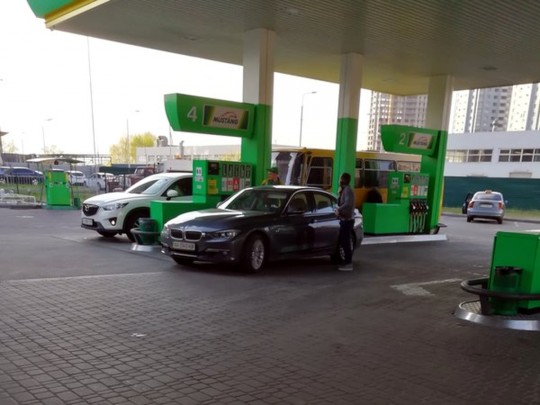 Почему цены на украинских автозаправках продолжают стремительно расти