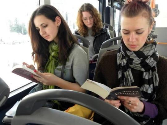 Почему в транспорте нельзя читать книги и смотреть видео со смартфона
