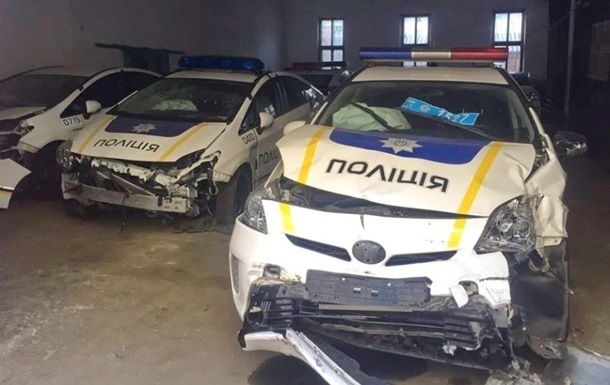 Почти 700 полицейских авто ждут ремонта с 2015 года