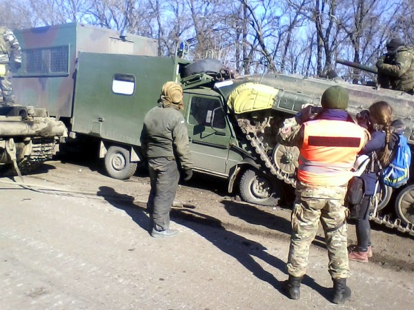 Под Дебальцево боевики подбили одну за другой три наши санитарные машины, — офицер медроты