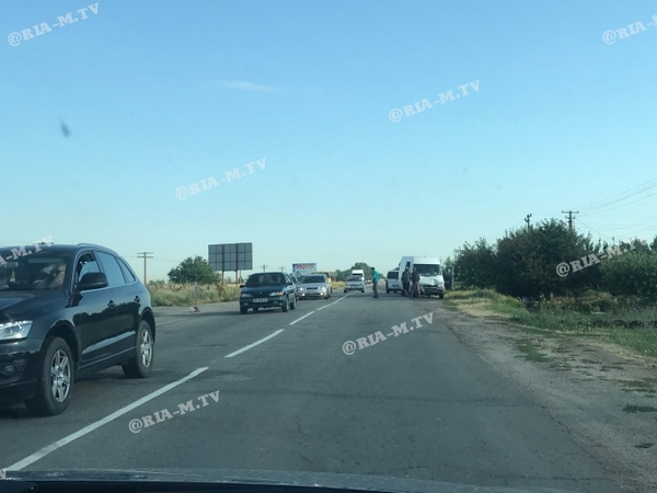 Под курортной Кирилловкой произошло тройное ДТП: фото и видео с места происшествия