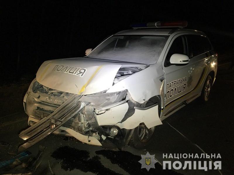 Под Ровно со стрельбой задержали водителя, таранившего полицейских: фото и видео с места ЧП