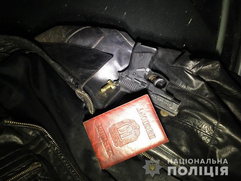 Под Ровно со стрельбой задержали водителя, таранившего полицейских: фото и видео с места ЧП