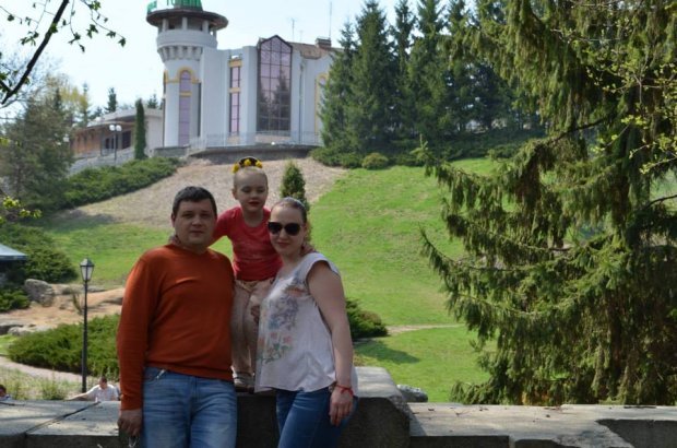 Полицейского, который насмерть сбил семью с ребенком, отпустили под залог
