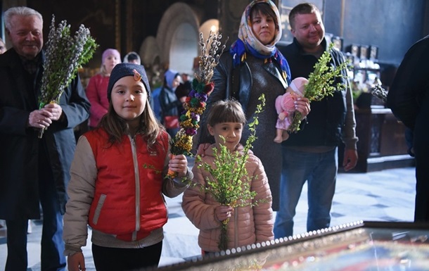 Православные христиане отмечают Вербное воскресенье