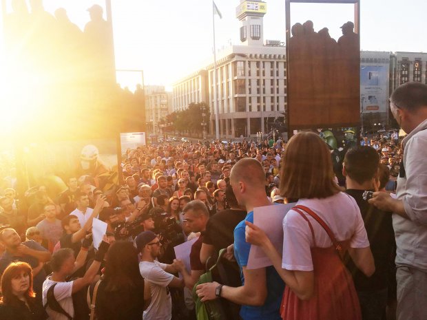 Протест против регистрации кандидатами в Раду Клюева и Шария: участники обратились к Зеленскому
