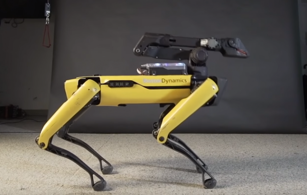 Робобуксир Boston Dynamics: чотирилапі машини потягли вантажівку