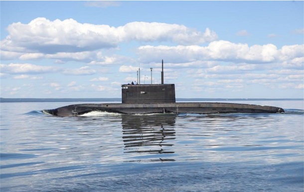Российская подлодка проводит учения в Черном море