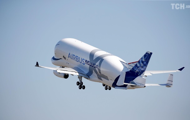 Самолет-кит Beluga XL впервые поднялся в небо