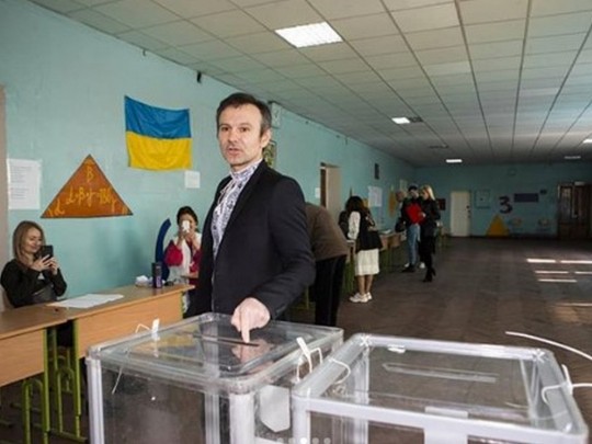Стало известно, у кого Вакарчук сможет отобрать голоса на выборах в Раду