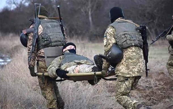 Сутки на Донбассе: 33 обстрела, ранен военный