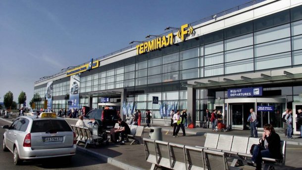 Термінал аеропорту Бориспіль блокували пасажири