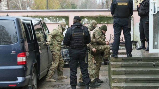 Трибунал ООН приказал России освободить украинских моряков и вернуть корабли