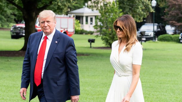 У білосніжній сукні та на підборах: Меланія Трамп приголомшила своїм образом