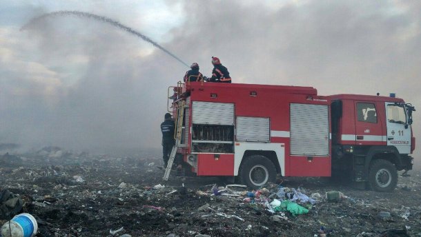 У Чернівецькій області зайнялося сміттєзвалище