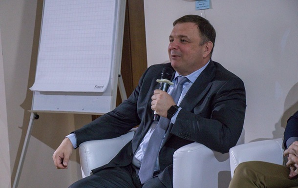 У Зеленского прокомментировали увольнение главы КС