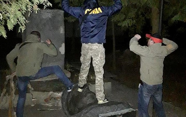 В Черниговской области снесли бюст Ватутина