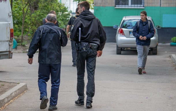 В Днепре неизвестный обстрелял пенсионеров во дворе дома