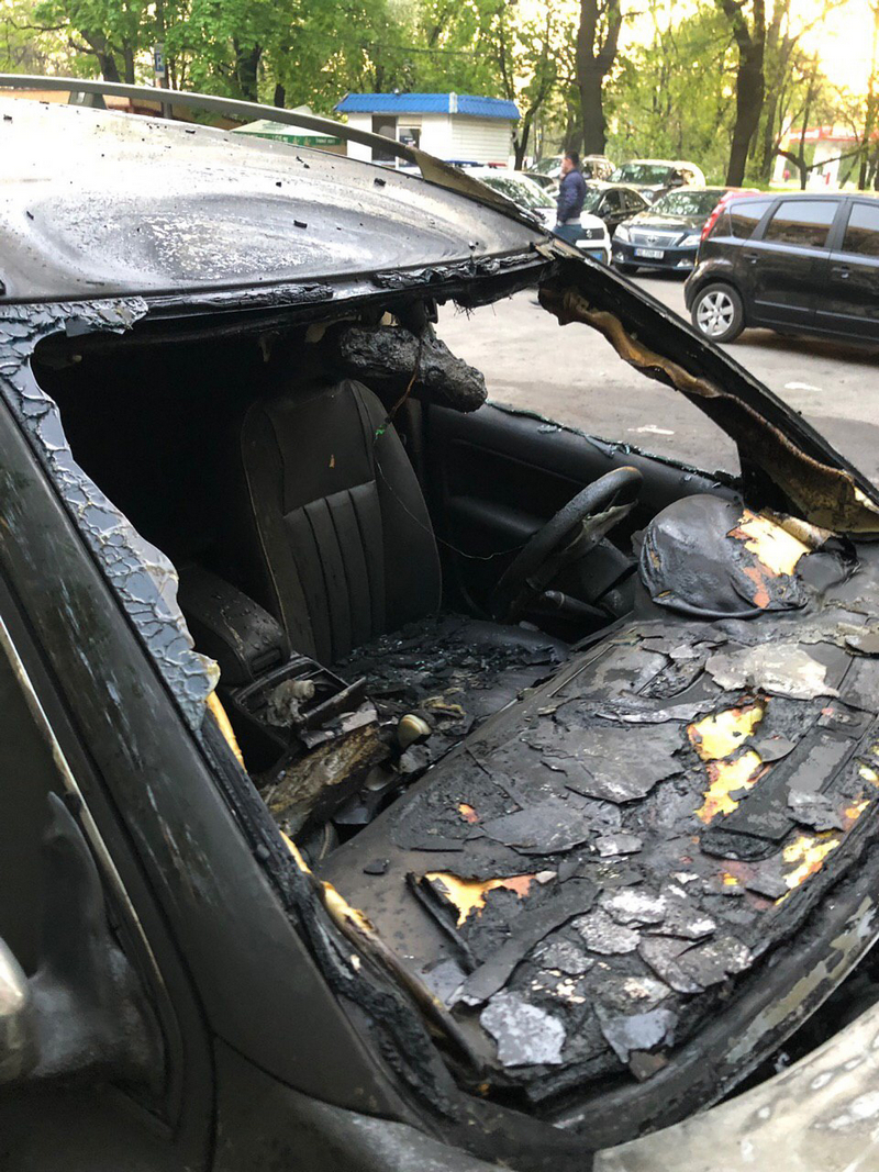 В Днепре сожгли авто редактора известной газеты (фото)
