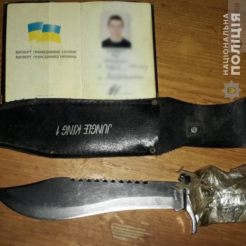 В Днепропетровской области на полицейских напали с ножом и молотком: четыре человека ранены (фото)