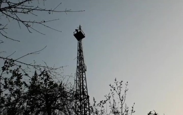 В Харькове боец ГСЧС спас мужчину, собиравшегося прыгнуть с телевышки
