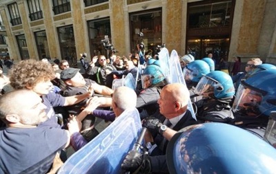 В Италии демонстранты штурмовали мэрию Неаполя, есть пострадавшие