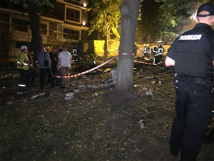 В Киеве ночью прогремел сильный взрыв: в жилых домах вылетели окна (фото, видео)