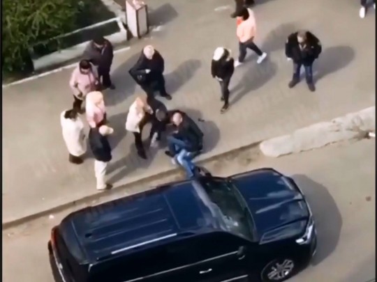 В Киеве прохожие поймали валютного кидалу, завладевшего 26 тысячами долларов (видео)