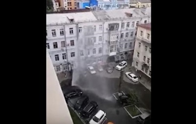 В Киеве забил фонтан высотой в 5-этажный дом