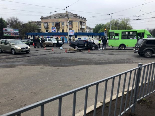 В Краматорске авто с военными влетело в маршрутку, есть жертва: фото