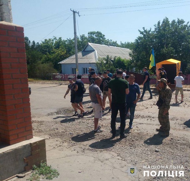 В Николаевской области протестующие перекрыли трассу