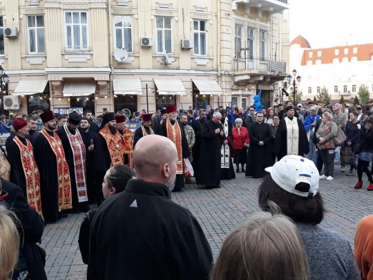В Одессе сотни людей приняли участие в молебне по погибшим 2 мая 2014 года (фото)