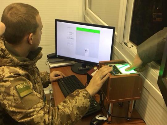 В пунктах пропуска на госгранице Украины заработала система биометрического контроля (видео)