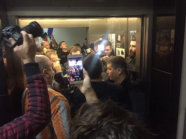 В редакции Вестей проходят обыски