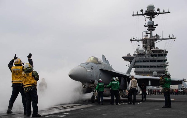 В Средиземное море впервые зашли два авианосца США