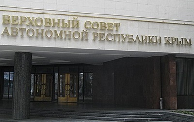 В захваченное здание парламента Крыма внесли автоматы Калашникова, снайперские винтовки и гранатометы - очевидец