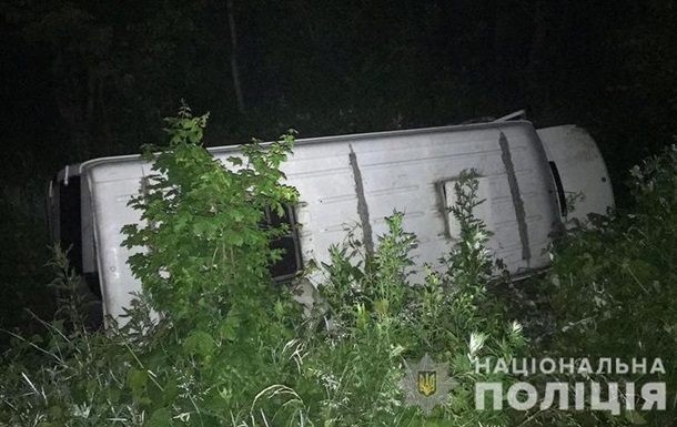 В Житомирской области перевернулась маршрутка с пассажирами