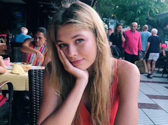Вслед за мамой: 18-летняя дочь Веры Брежневой показала изящную фигуру в бикини