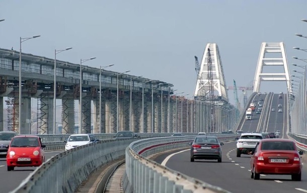 Взрыв в Керчи: на Крымском мосту усилили патрулирование