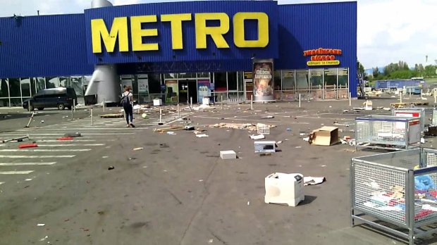 Як виглядає гіпермаркет Метро у Донецьку: приголомшливе фотопорівняння