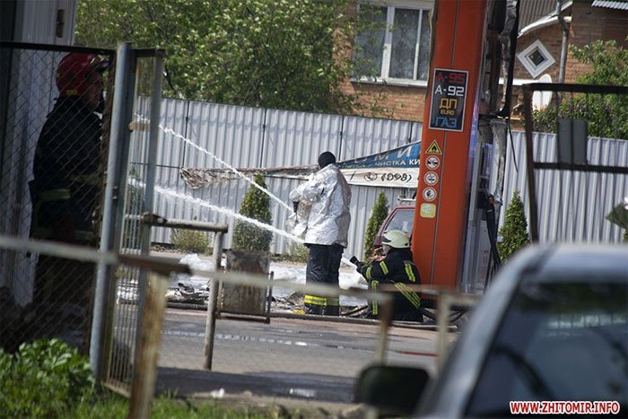 Заправку в Житомире охватил масштабный пожар: загорелась цистерна с топливом (фото, видео)