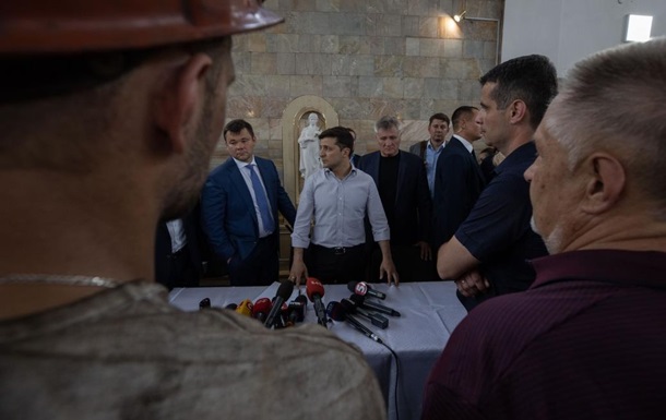 Зеленский посетил шахту, где погибли горняки