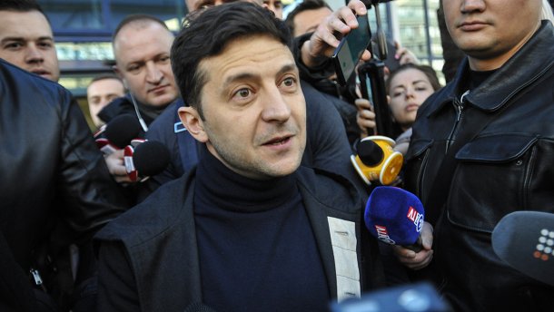 Зеленский заявил, что Украина должна начать платить пенсии жителям оккупированного Донбасса