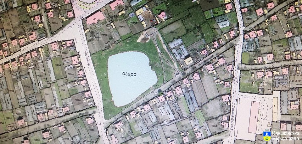 Власти Олешек думали, что делать с озером на ул. Озерной