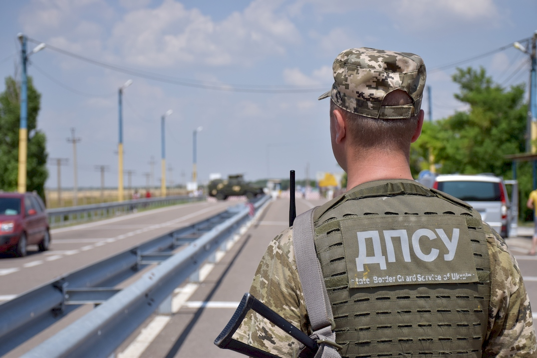 Херсонские пограничники подсчитали едущих в Крым и из Крыма